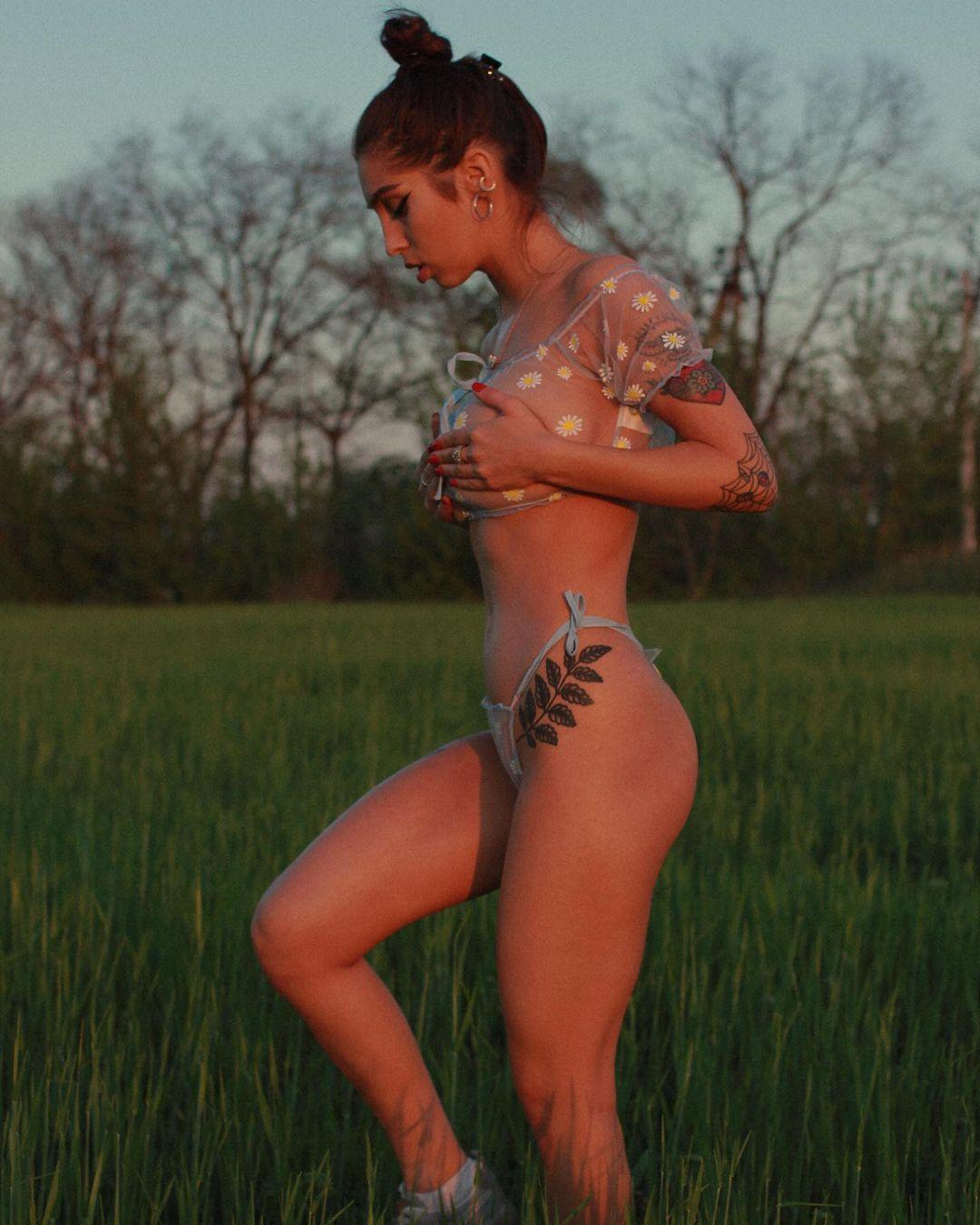 aisultana / aisux Nude OnlyFans Leak 1