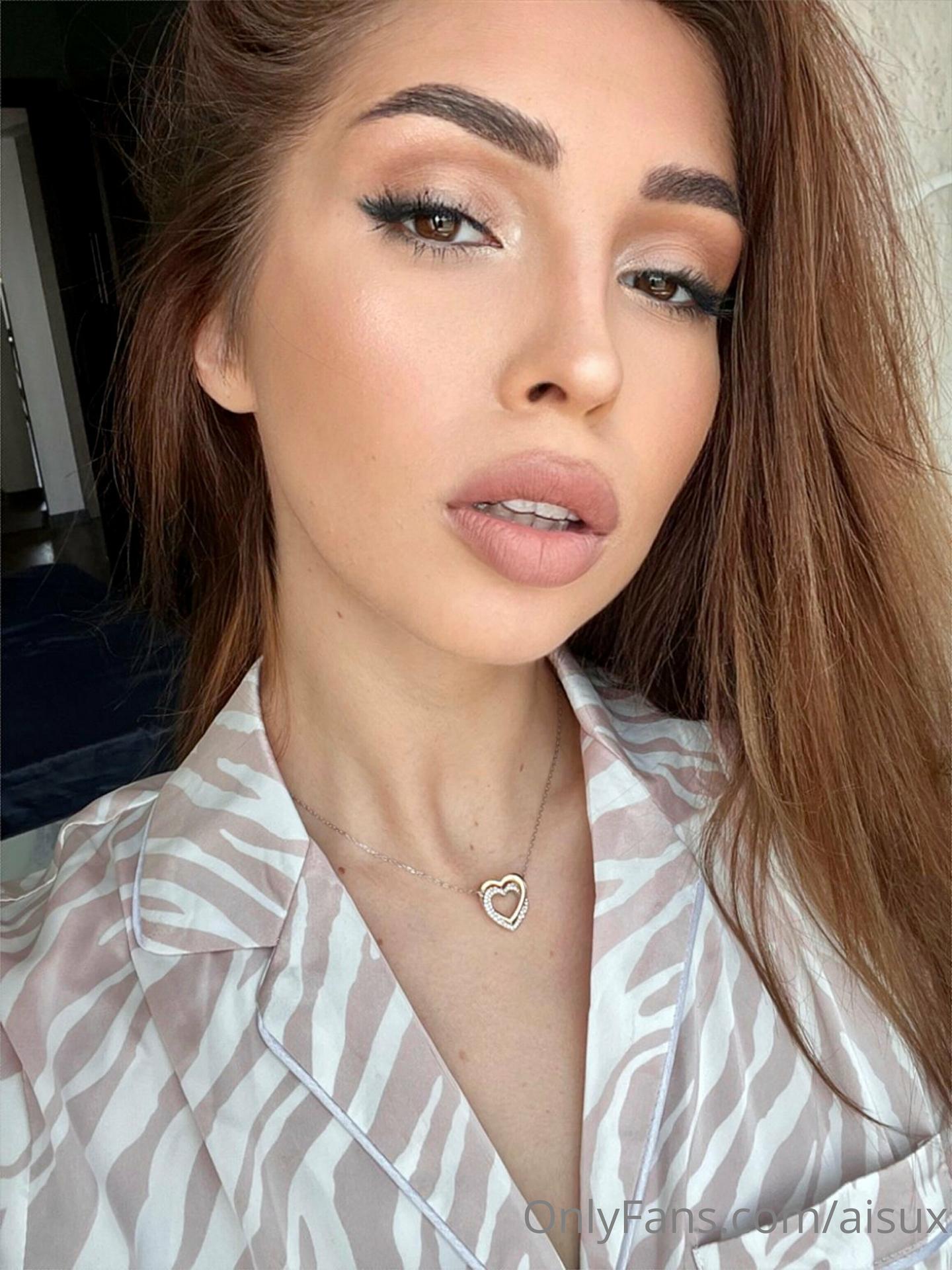 aisultana / aisux Nude OnlyFans Leak 1