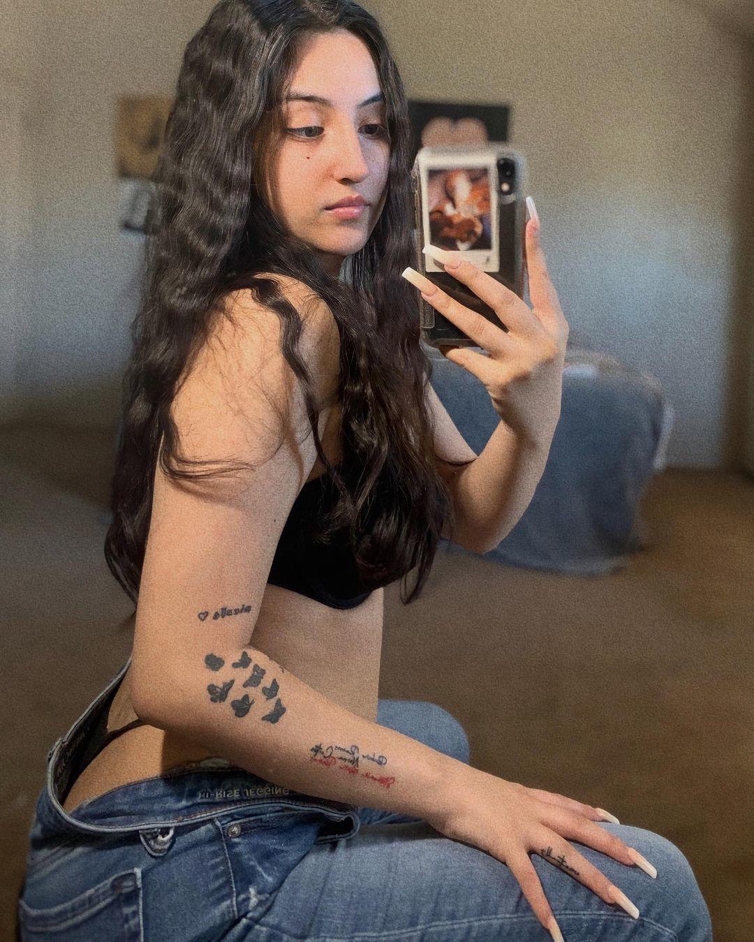 anneiise / ilykisses Nude OnlyFans Leak 1