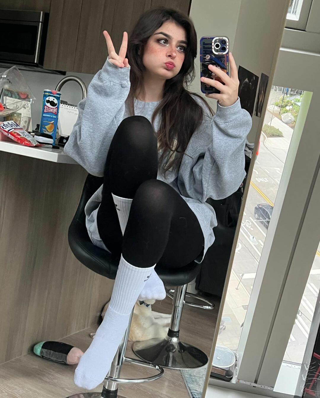ARUUU / malachitexd Nude OnlyFans Leak 1