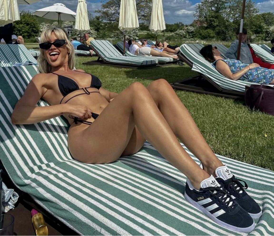 Ashley Roberts / robertsseann2 Nude OnlyFans Leak 1