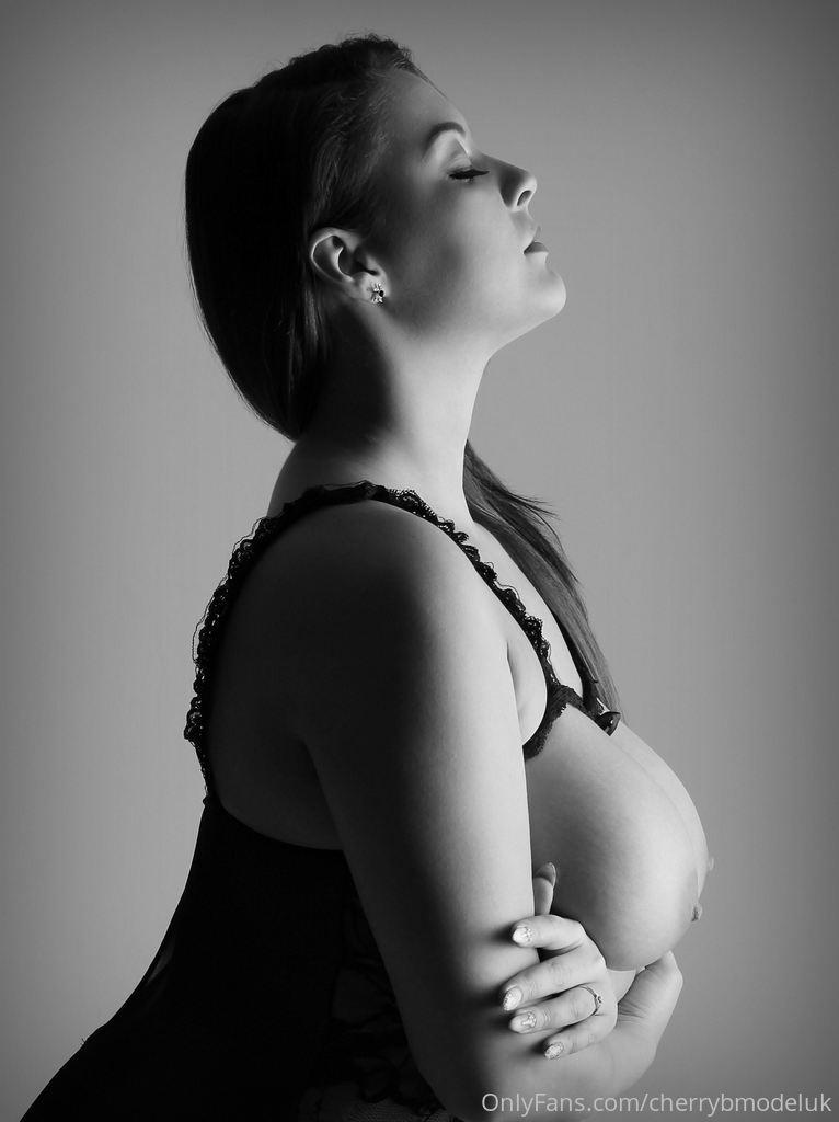 Cherry Blush / cherrybmodeluk Nude OnlyFans Leak 1