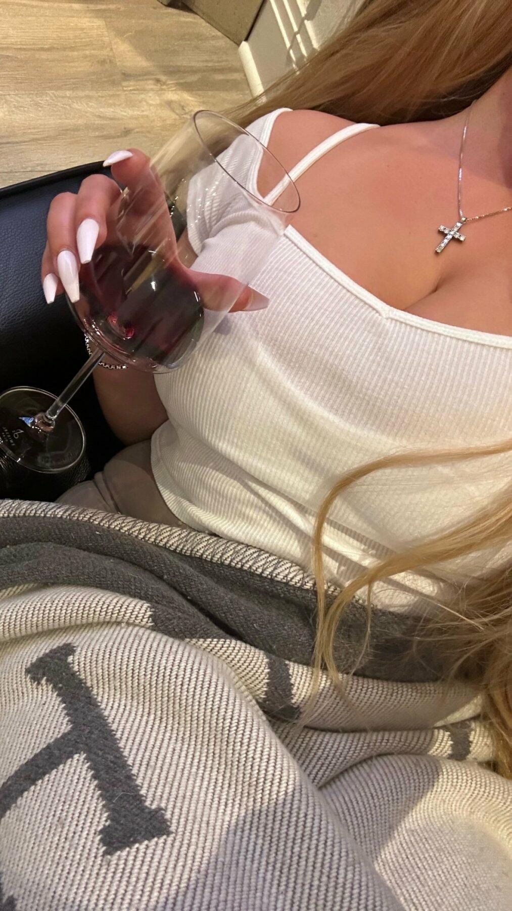 Elizabeth M / elizabethkm / elizabethnyk Nude OnlyFans Leak 1