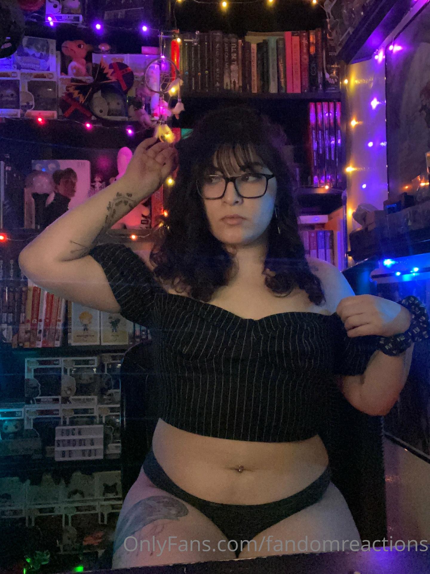 FandomReactions Nude OnlyFans Leak 1