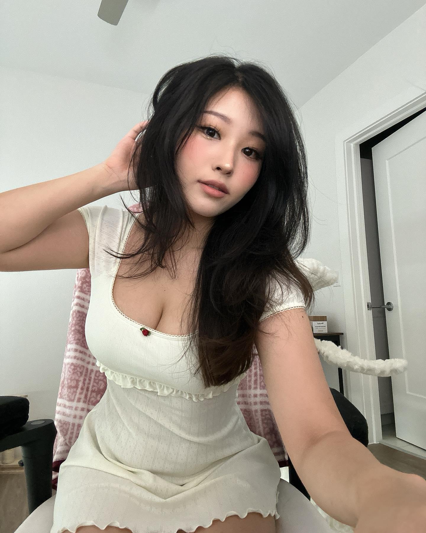 Aikuros / Hyoon Nude OnlyFans Leak 1