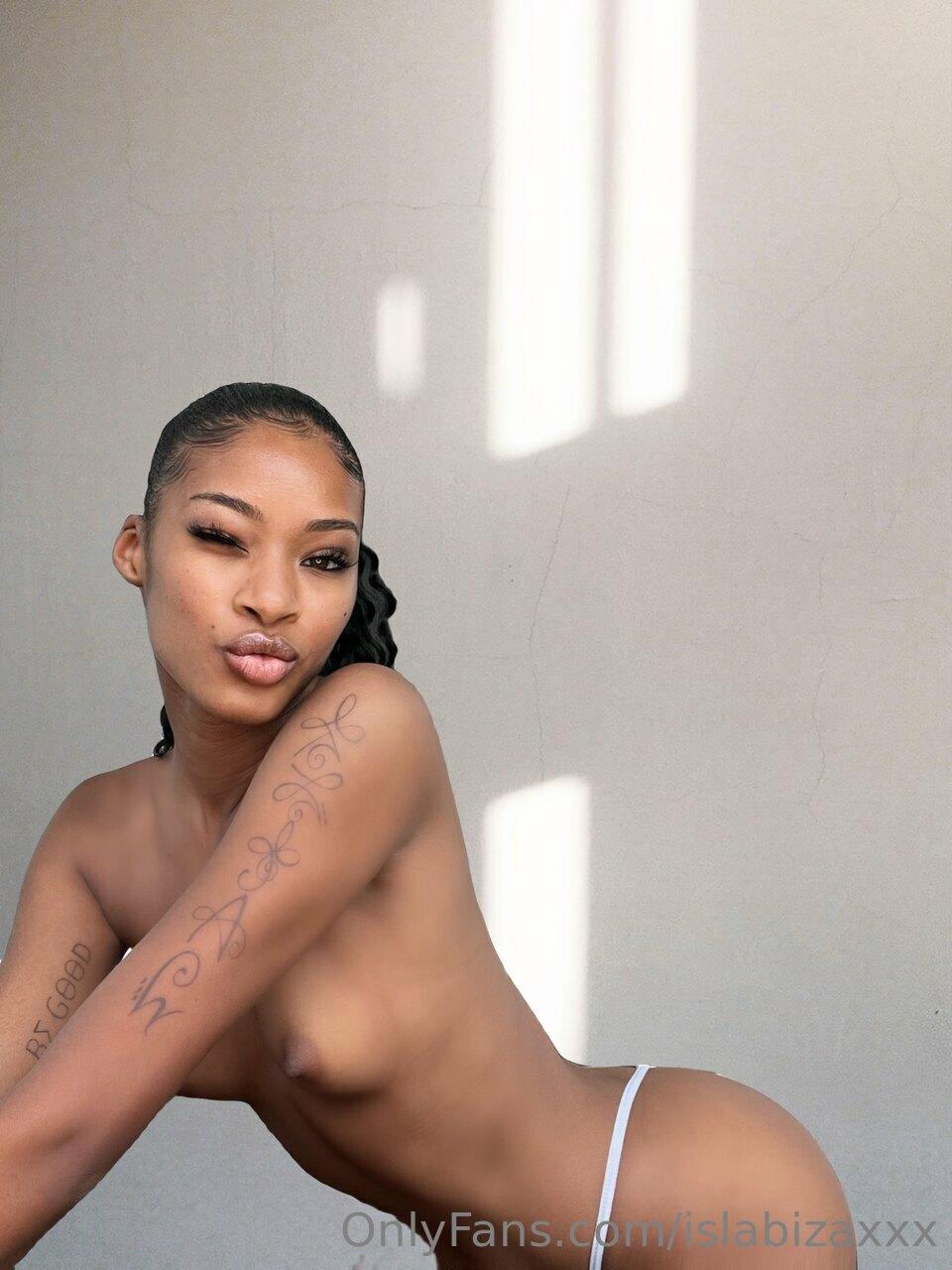 Isla Biza / islabizaxxx Nude OnlyFans Leak 1