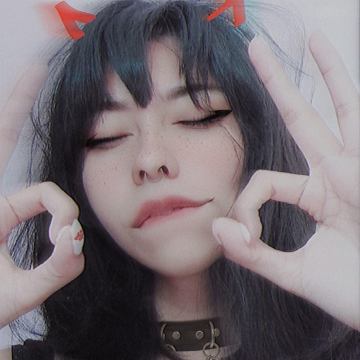 Lilywaifu / lily_waffle / lilylovesyouu Nude OnlyFans Leak 1
