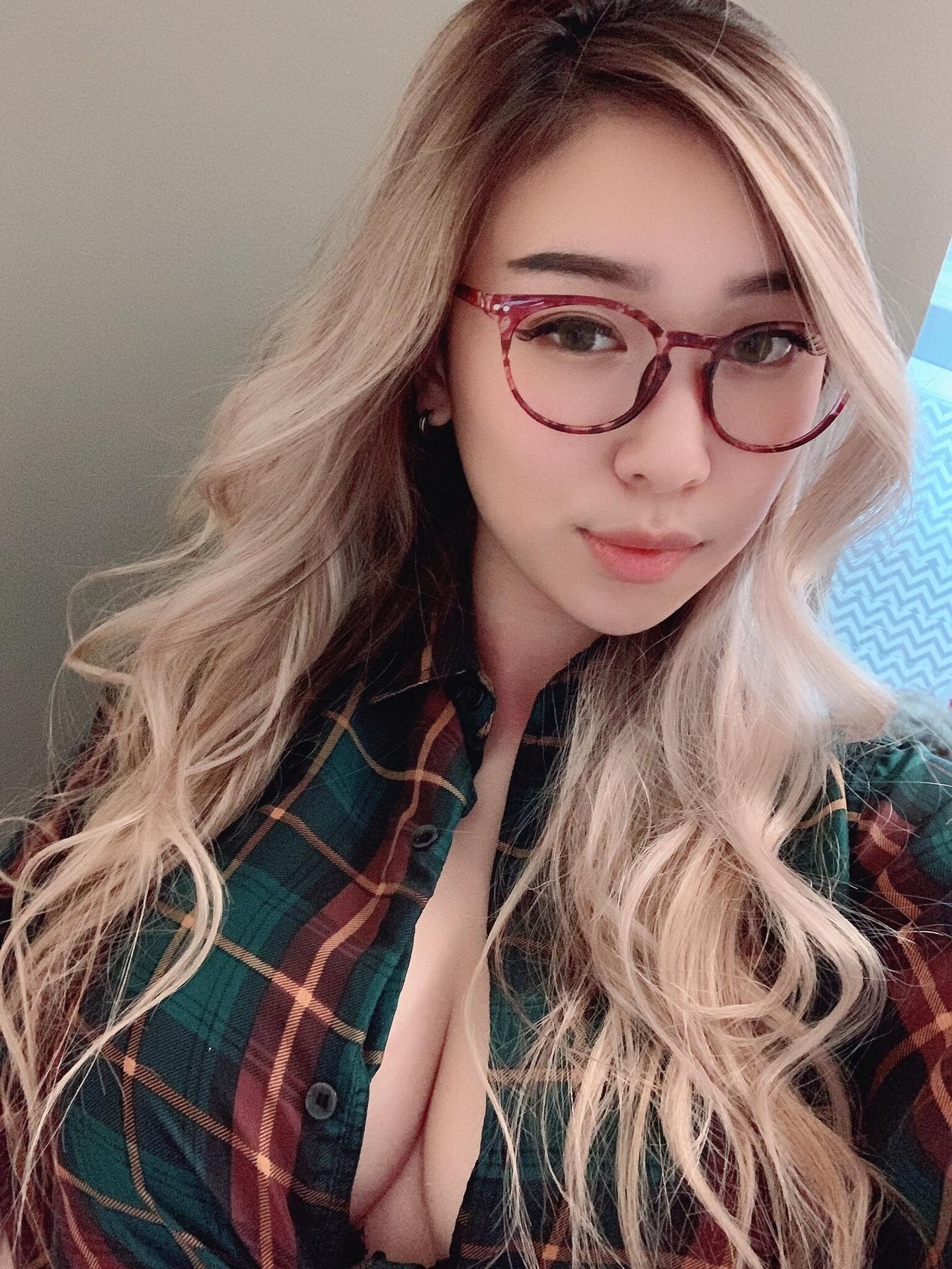 Luna Ly / lunalilove Nude OnlyFans Leak 1