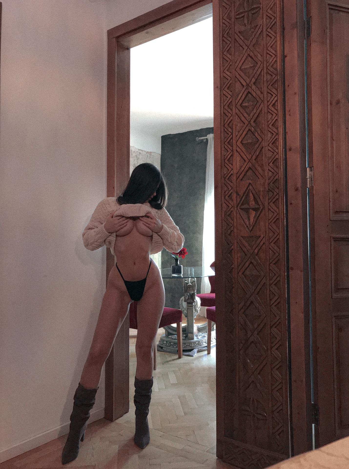 Mihaela Raducu / utente Perdite Nude Patreon 1