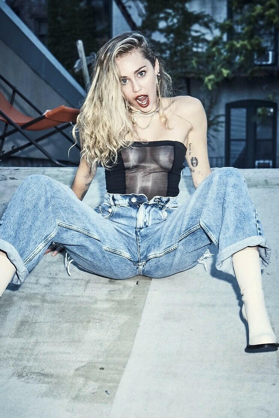 Miley Cyrus / mileycyrus Nude OnlyFans Leak 1