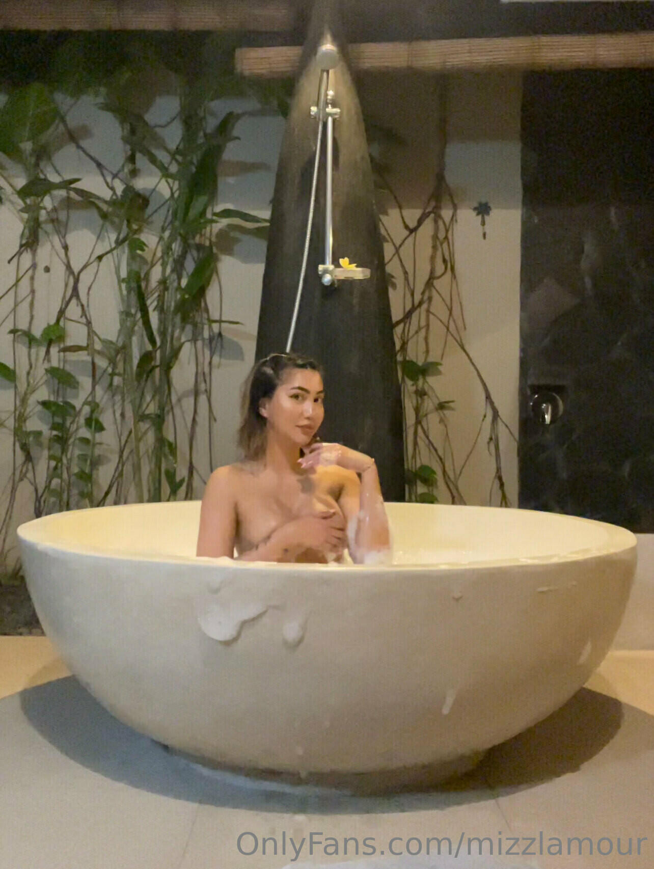 Mizzlamour / Rosemary Radeva Nude OnlyFans Leak 1