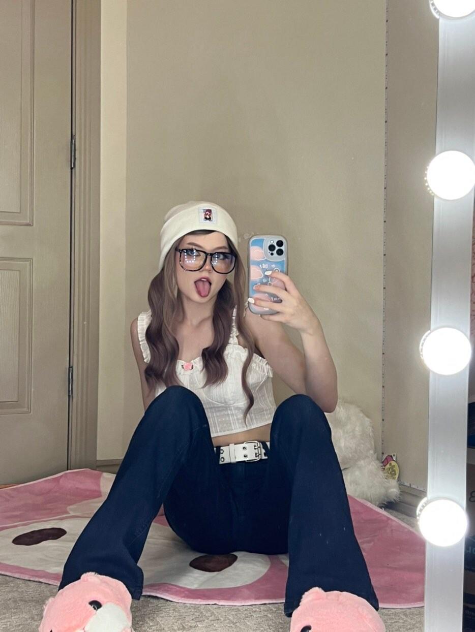 Strawbeariemilkk / StrawberryMillk Nude OnlyFans Leak 1