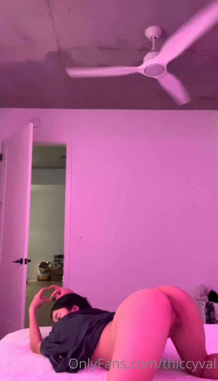 Perdite Nude di ThiccyVal su OnlyFans 1