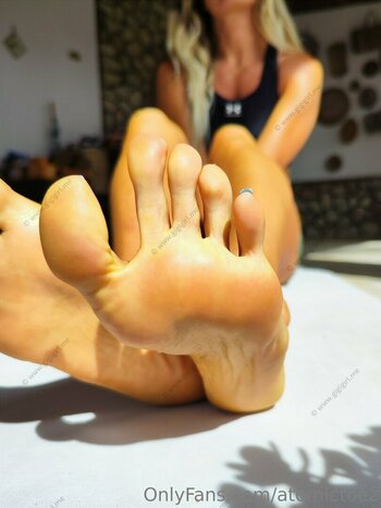 atomictoez / atomictoezz Leak Nudi OnlyFans Foto 18