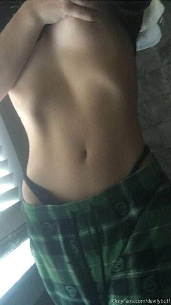 devilybuff Leak Nudi OnlyFans Foto 4