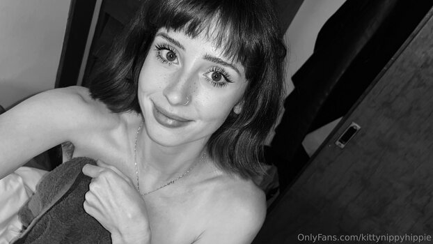 kittynippyhippie / littlenippyhippie Leak Nudi OnlyFans Foto 24