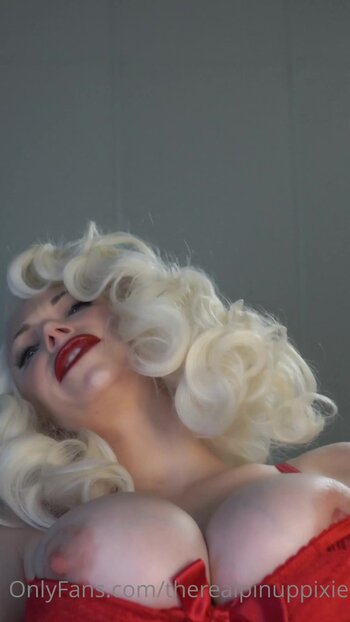 Pineup Pixie / Bianca Blakney 2 / pinuppixietm / therealpinuppixie Leak Nudi OnlyFans Foto 14