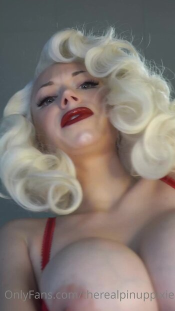 Pineup Pixie / Bianca Blakney 2 / pinuppixietm / therealpinuppixie Leak Nudi OnlyFans Foto 19