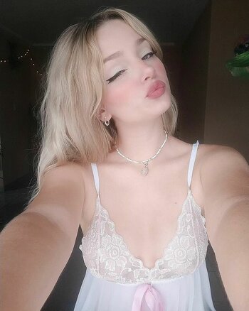 Pixiecatt / Kiki Sakura / _pixie__cat_ Leak Nudi OnlyFans Foto 8