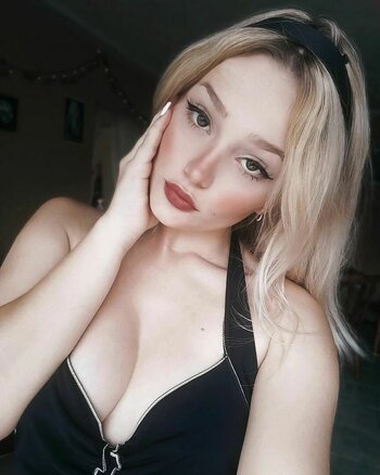 Pixiecatt / Kiki Sakura / _pixie__cat_ Leak Nudi OnlyFans Foto 9