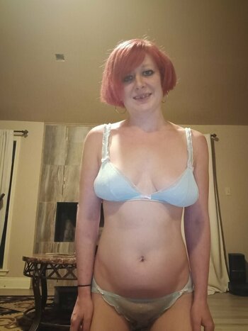 red_pixie93 / pixie_red93 / red.pixie93 Leak Nudi OnlyFans Foto 2
