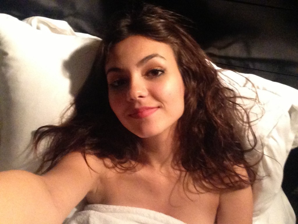 Victoria Justice Nuda 02