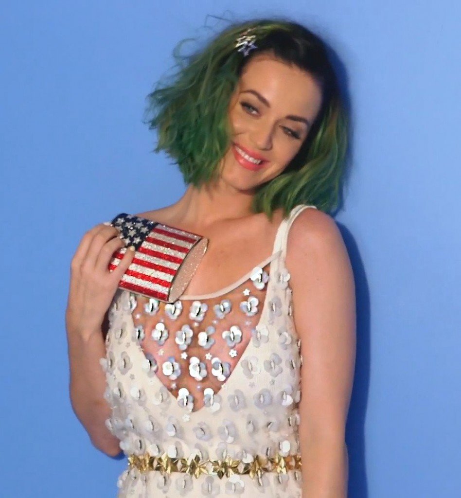 Seni e capezzoli di Katy Perry 005