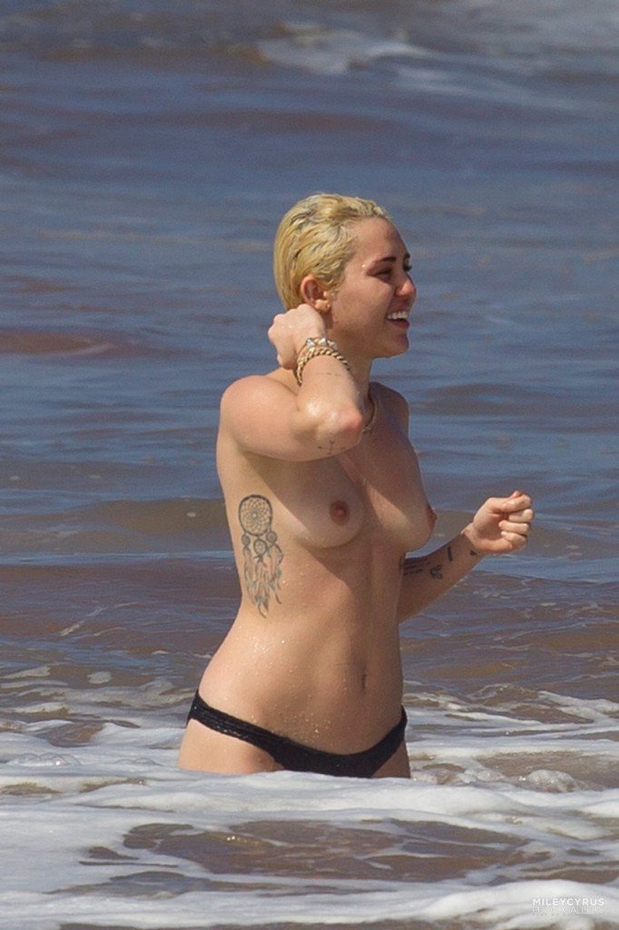 Miley Cyrus Naked 027