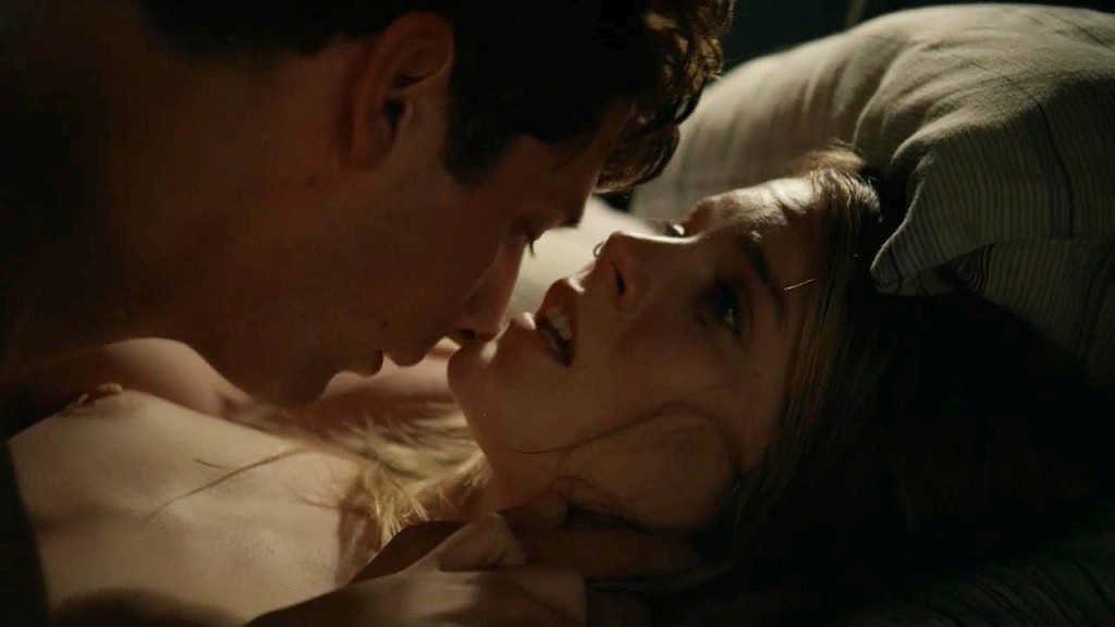 Emma Greenwell  Naked 04