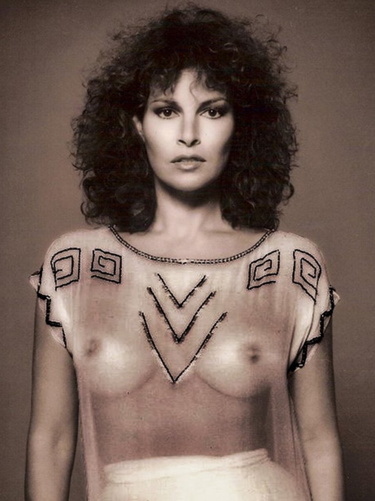 Raquel Welch Topless 01