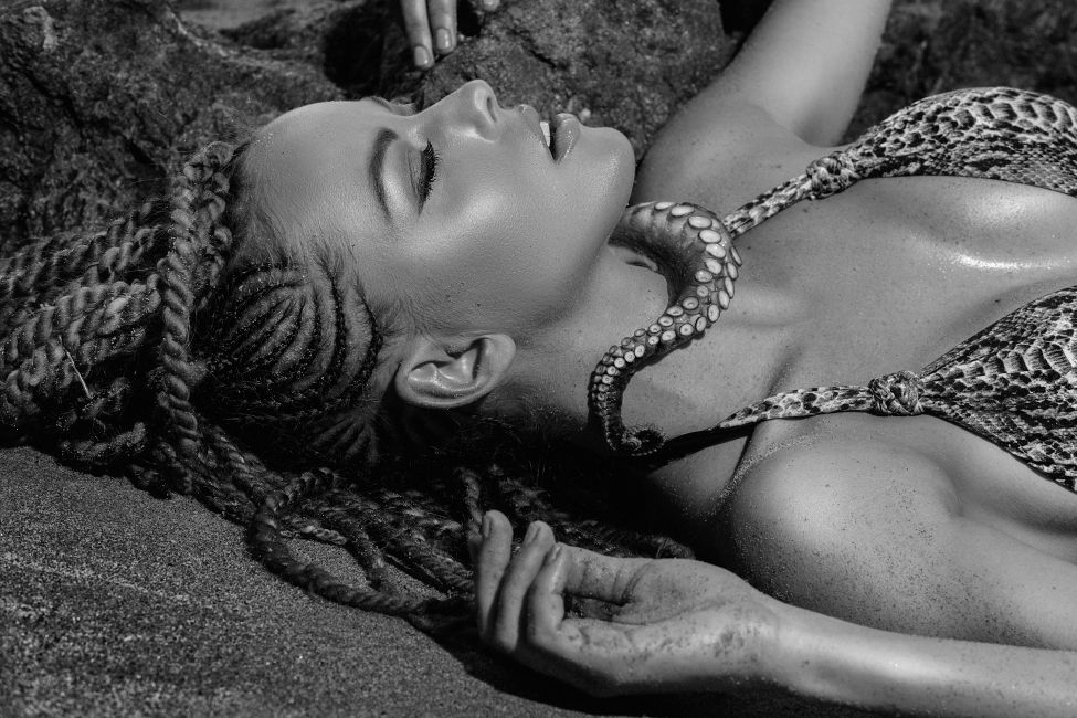 Lindsay-Hancock-Topless-3