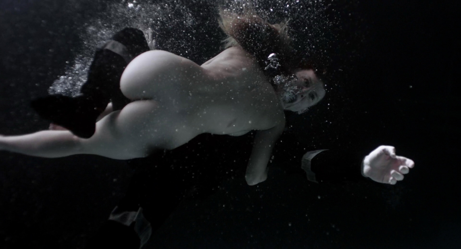 Gemita-Samarra-Nude-2