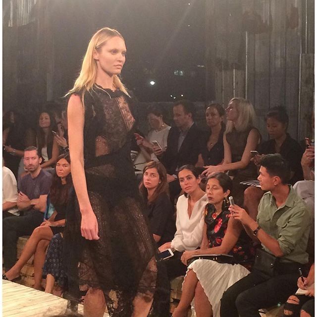 Candice-Swanepoel-Nipple-Slip-6