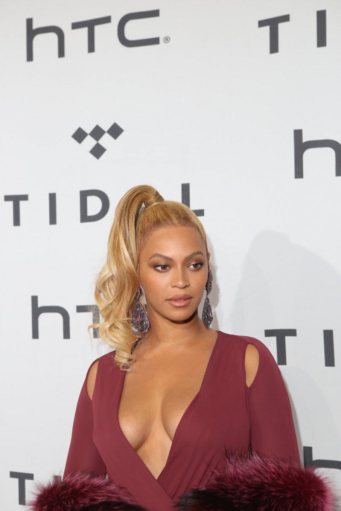 Beyonce-Cleavage-11