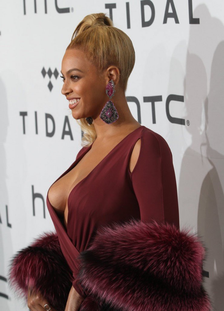 Beyonce-Cleavage-4