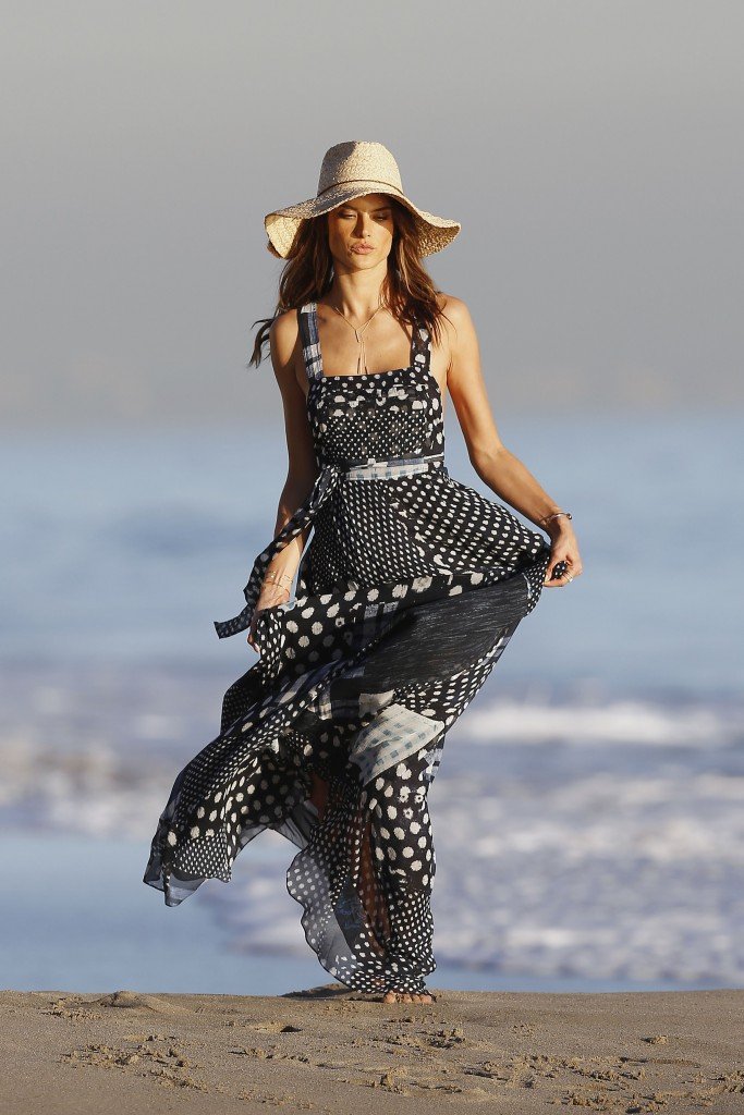 Alessandra-Ambrosio-Sexy-2