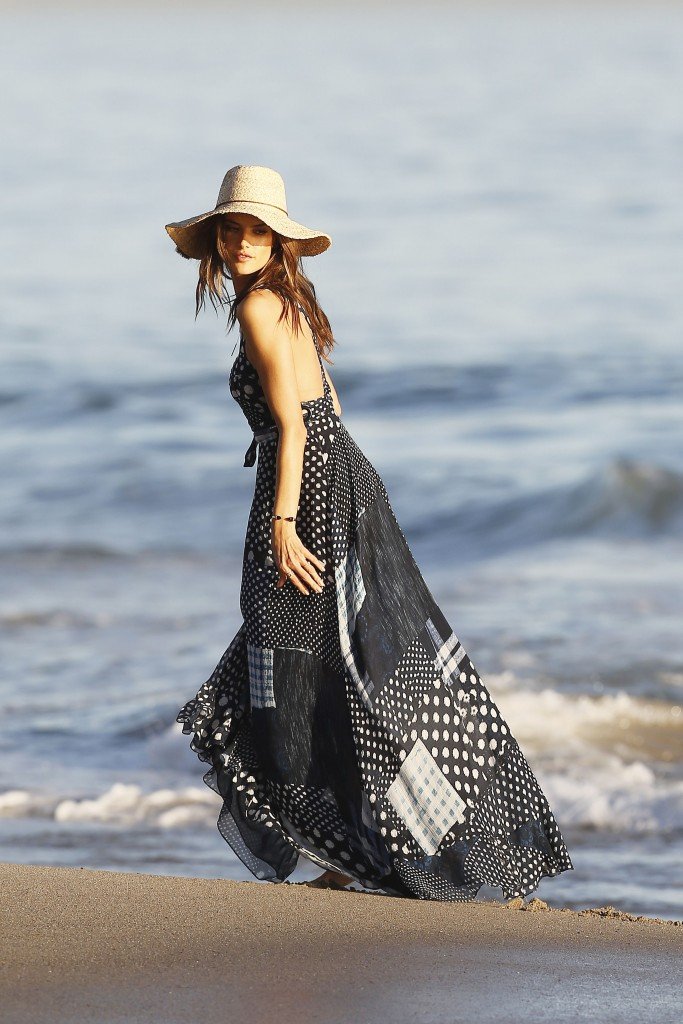 Alessandra-Ambrosio-Sexy-9