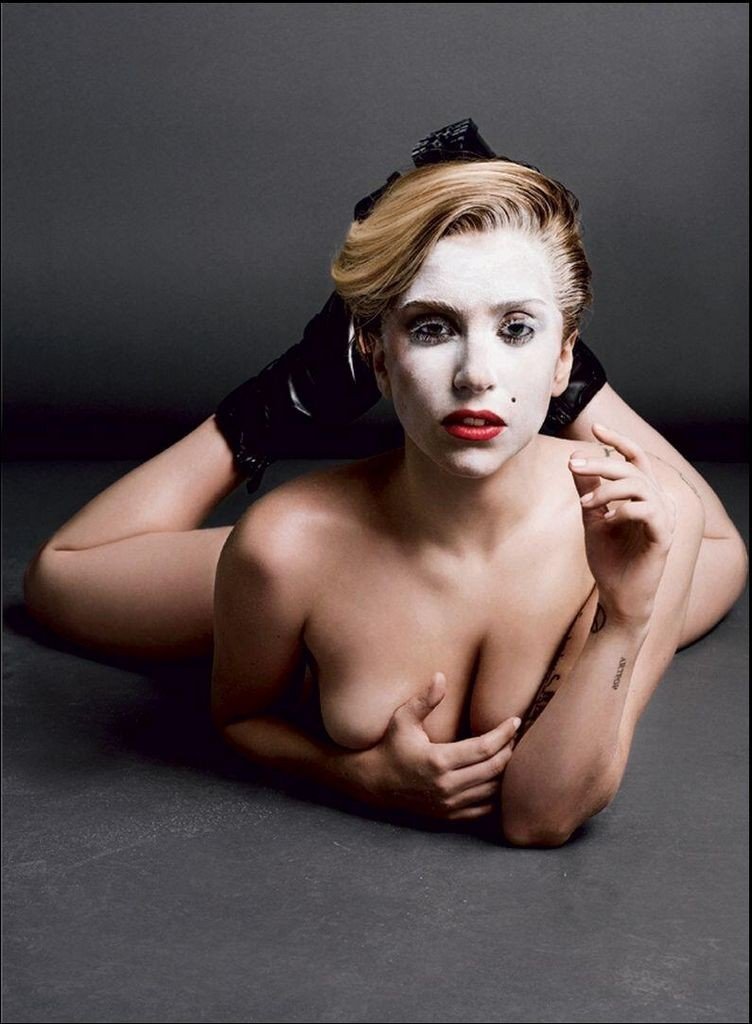 Lady-Gaga-Topless-3