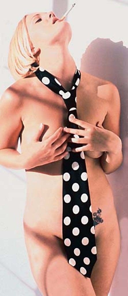 Drew-Barrymore-Nude-2
