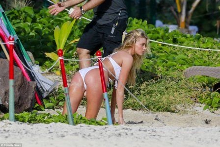 Elsa-Hosk-in-a-Bikini-15