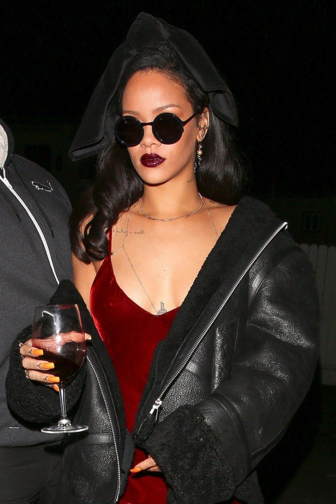 Rihanna-Braless-2