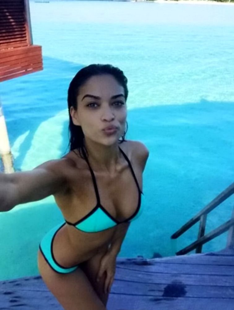 Shanina-Shaik-Sexy-5