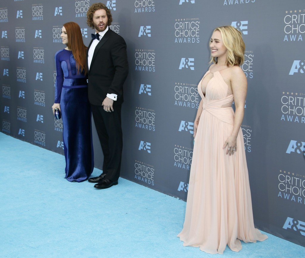 Actress Hayden Panettiere (R) poses alongside actor T.J. Miller and his wife Kate as they arrive at the 21st Annual Critics' Choice Awards in Santa Monica, California January 17, 2016. REUTERS/Danny Moloshok