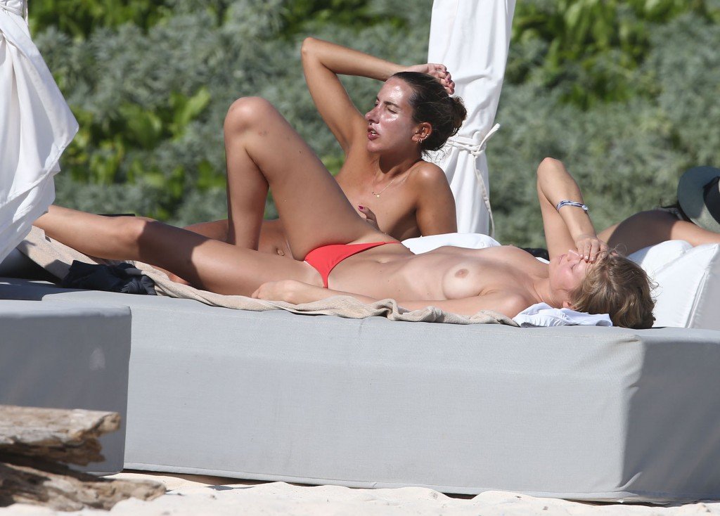 Toni-Garrn-Topless-20