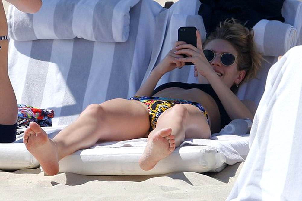 Dylan-Penn-Sexy-Topless-22