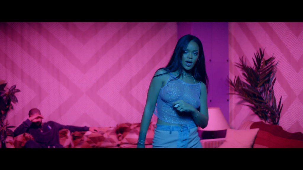 Rihanna-Braless-18