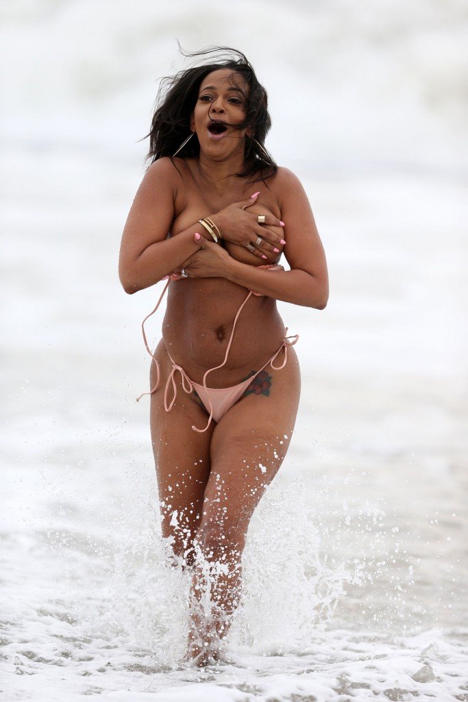 Sundy Carter Wardrobe Malfunction 1