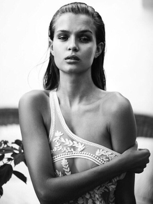 Josephine Skriver Sexy 1
