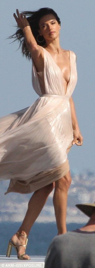 Alessandra Ambrosio Sexy Photos 13