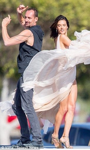 Alessandra Ambrosio Sexy Photos 6